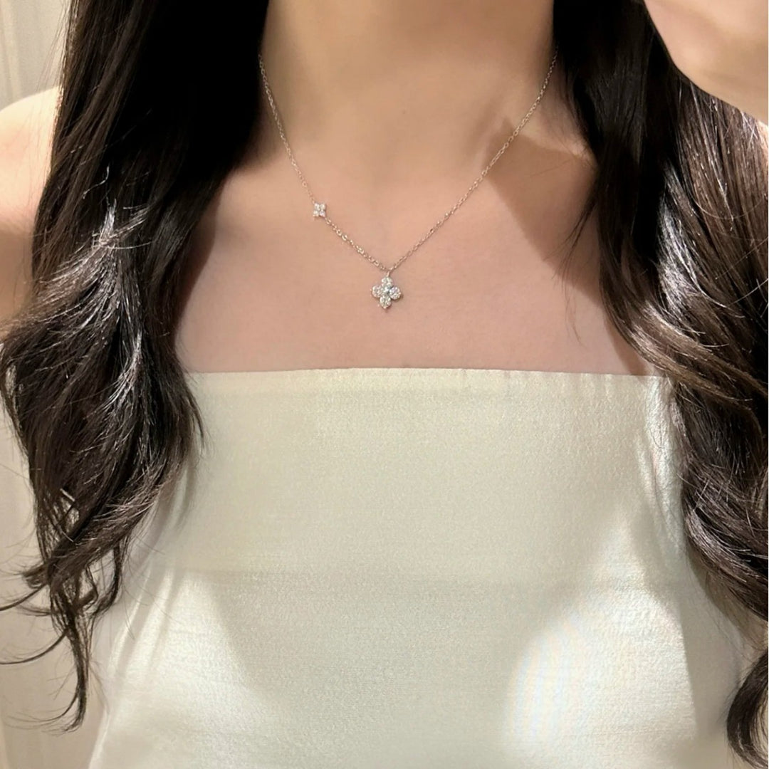 Double Four‑Leaf Clover Diamond Clavicle Necklace