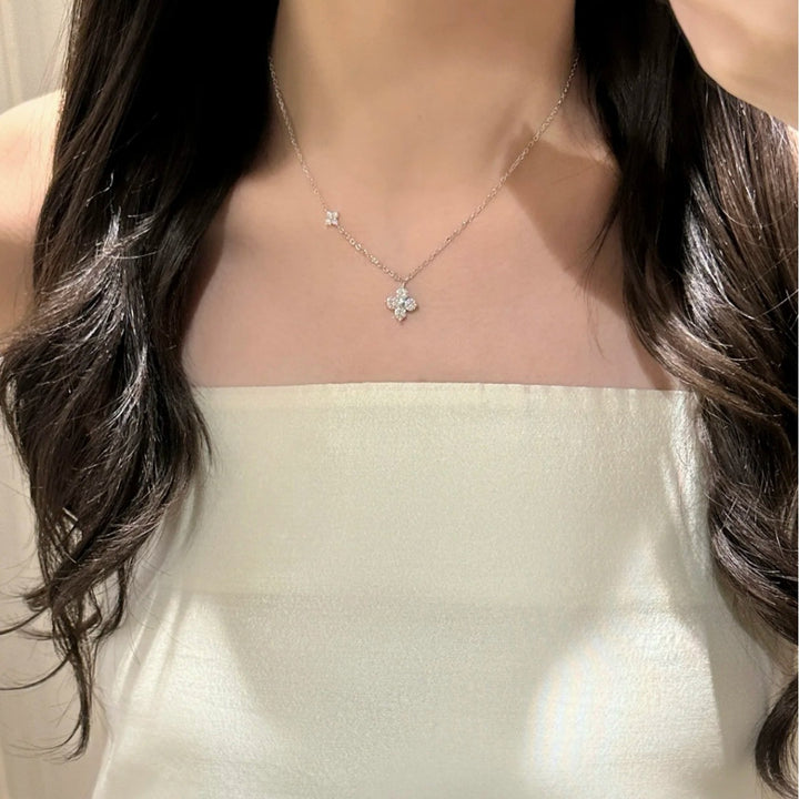 Double Four‑Leaf Clover Diamond Clavicle Necklace
