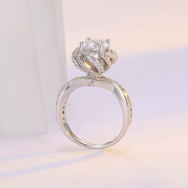Intertwined Halo Center Stone Ring (Light Luxury Niche Romantic Band)