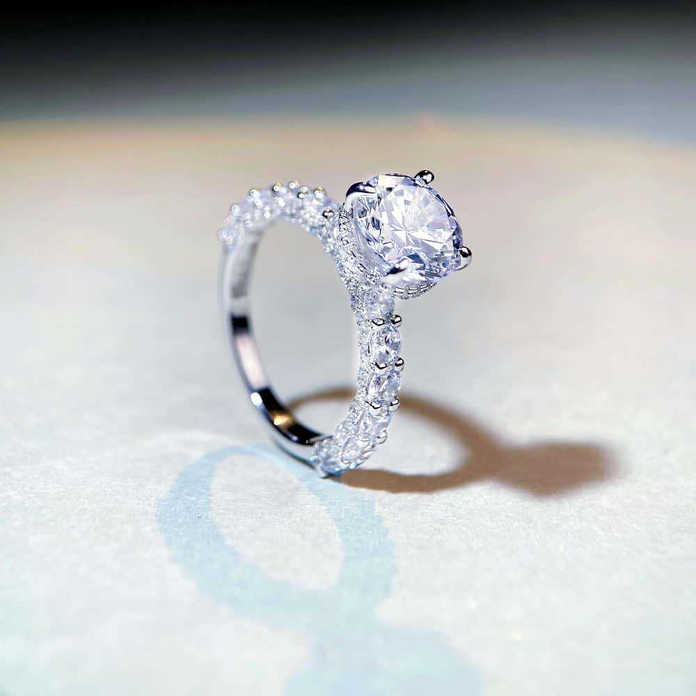 Round Stone Twisted Pave Ring