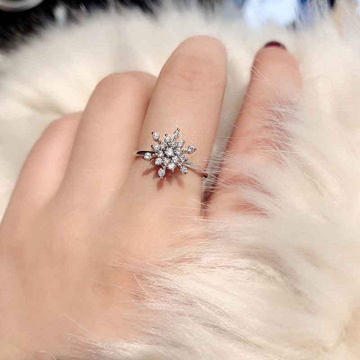 Snowflake Pavé Ring (Light Luxury Niche Winter Ambiance Band)
