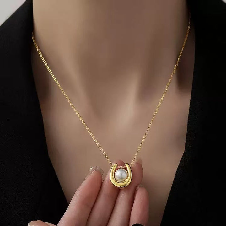 Horseshoe Pearl Choker (Light Luxury Minimalist Elegance Style)