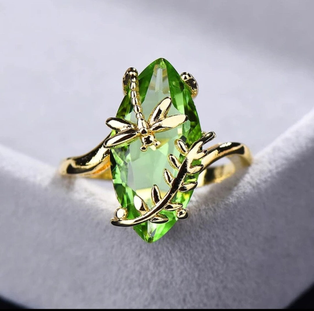 Twisted‑Leaf Irregular Green Gem Ring, Two‑Tone Options