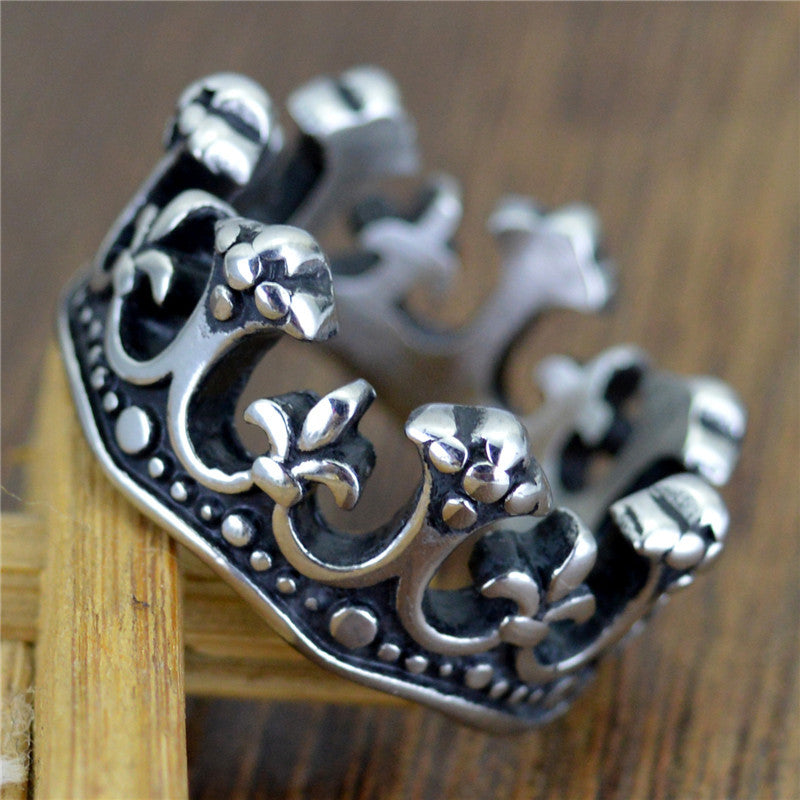 Vintage Crown Statement Ring (Unisex Gothic Engraved Band)