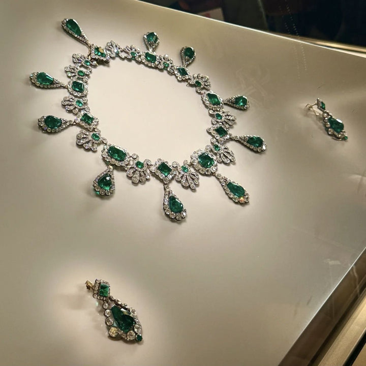 Louvre Emerald Green Necklace & Earrings Set