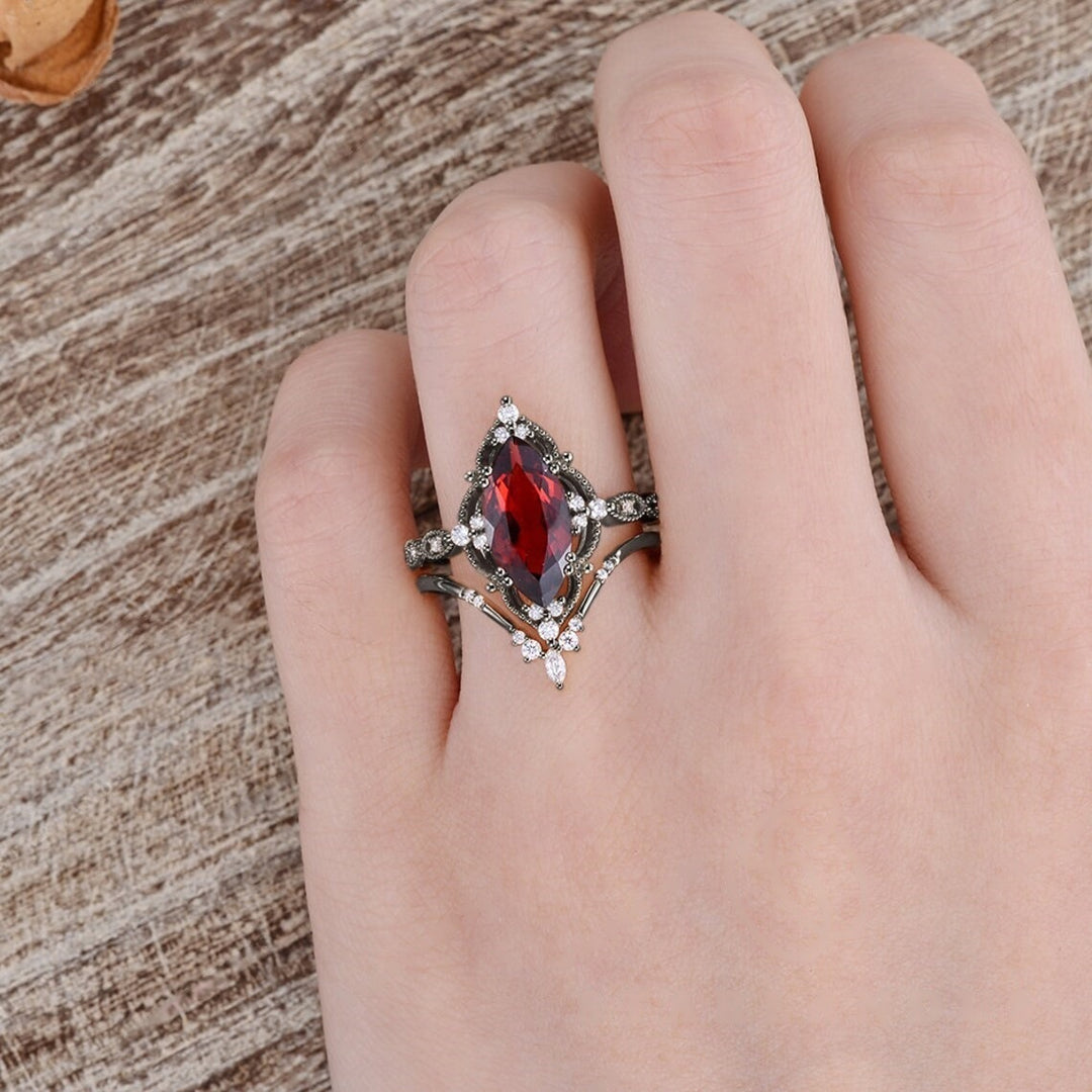 Vintage Gothic Marquise Gemstone Ring (Light Luxury Niche Individual Band)