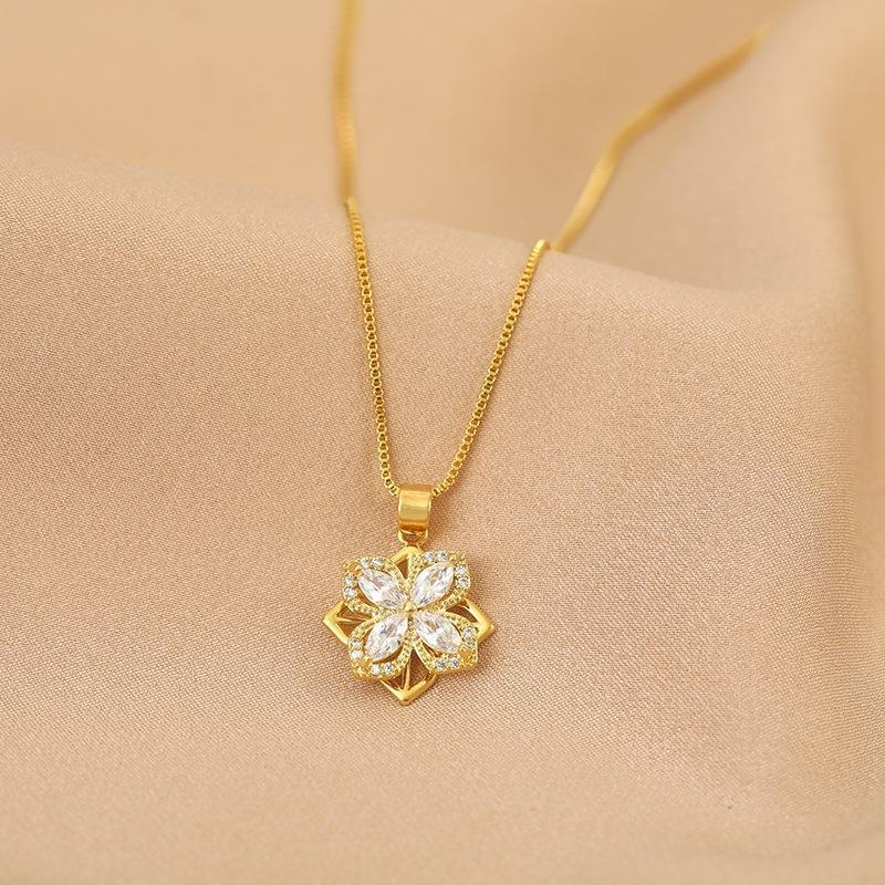 Rotatable Four-Leaf Flower Diamond-Studded Clavicle Chain (Understated Light Luxury Style)