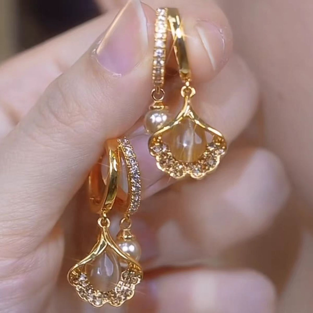 18K Gold Ginkgo Leaf Earrings - Elegant Studs for Office Wear, Luxury High-End Feminine Design
