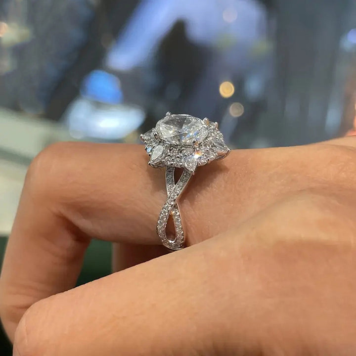Sunflower Pavé Ring (Light Luxury Niche Luxurious Band)