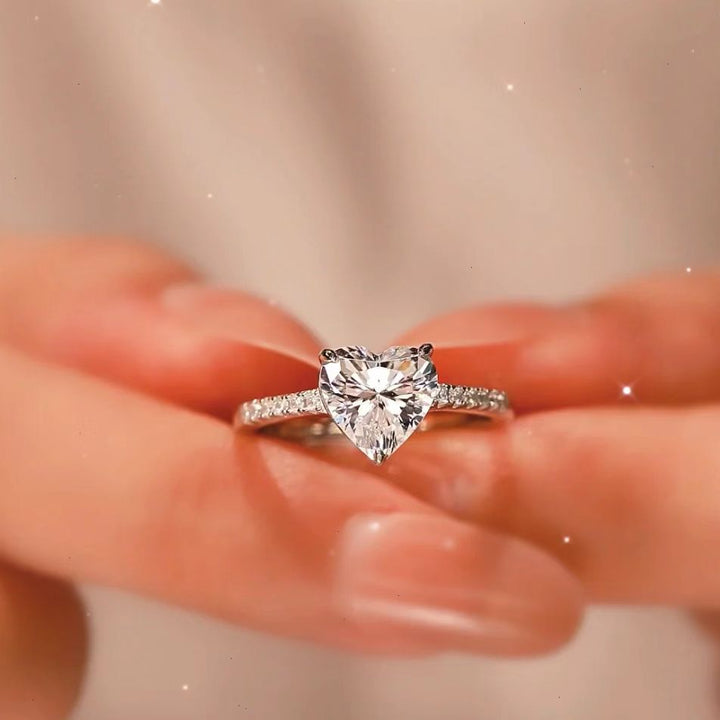 Heart-Shaped Center Diamond Micro-Diamond Ring (Romantic Luxury Ritual Style)