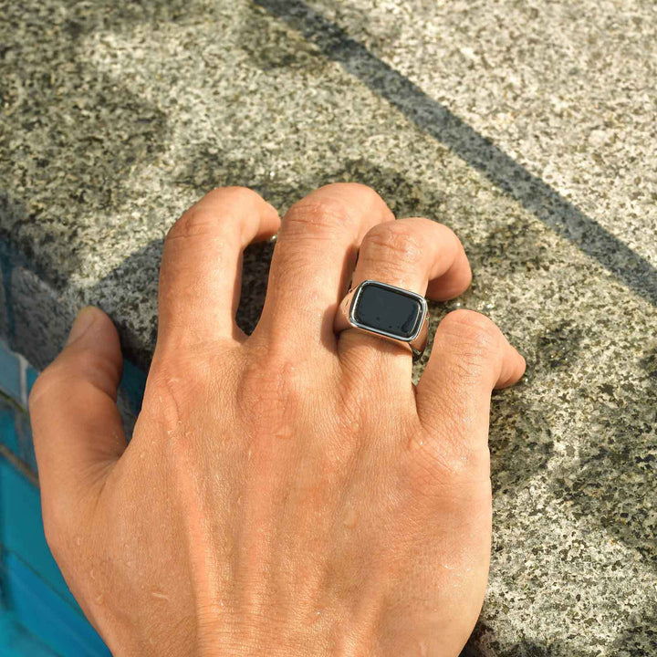 Minimalist Square Black Ring Gold (Minimalist Light Luxury Business Style)