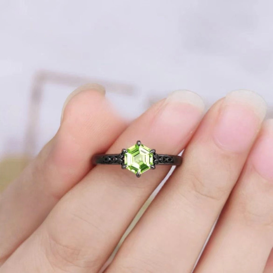 Black‑Tone Hexagonal Simulated Peridot Floral Ring Set