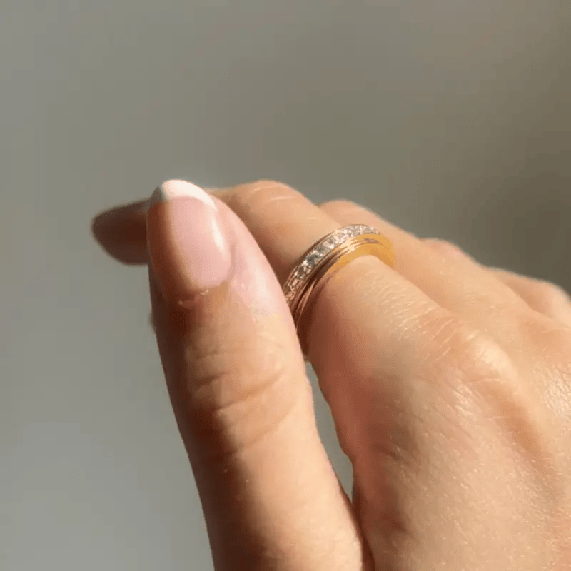 Double-Ring Diamond-Inlay Rotatable Ring Anxiety Ring (Light Luxury Commute Style Series)