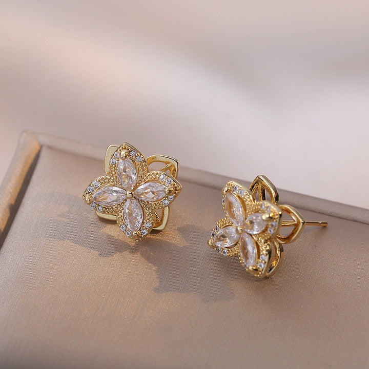 Four-Leaf Flower Diamond Stud Set (Light Luxury Niche Design Earrings)