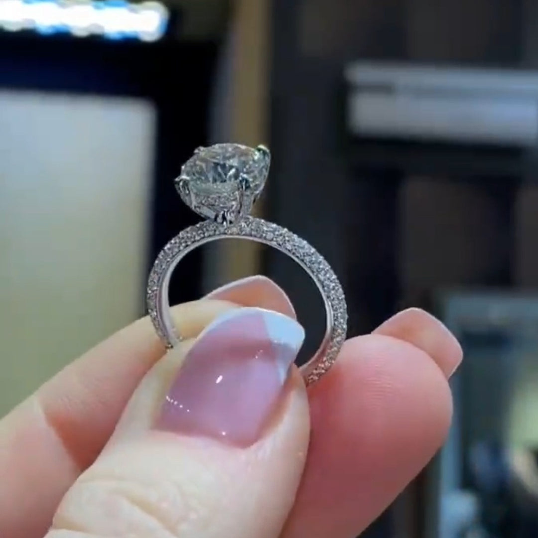 Round Center Stone Full Diamond Band Ring (Women's Luxury Glamorous Style)