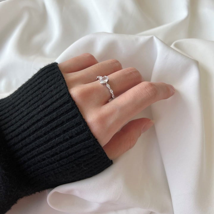 S925 Sterling Silver Luxury Carat Diamond Ring – Sparkling Engagement Proposal Ring
