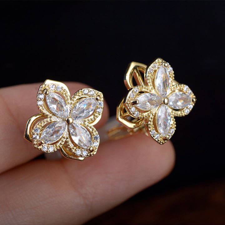 Four-Leaf Flower Diamond Stud Set (Light Luxury Niche Design Earrings)