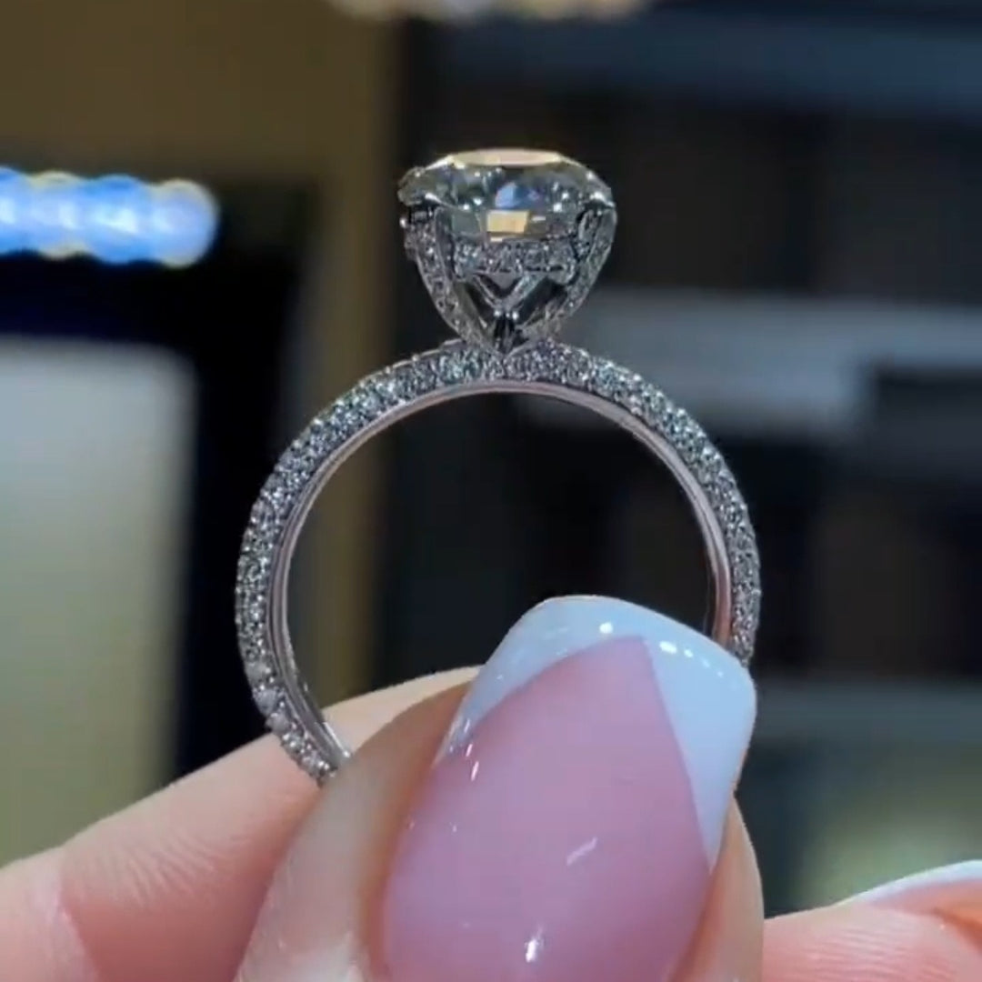 Round Center Stone Full Diamond Band Ring (Women's Luxury Glamorous Style)