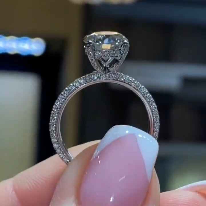 Round Center Stone Full Diamond Band Ring (Women's Luxury Glamorous Style)