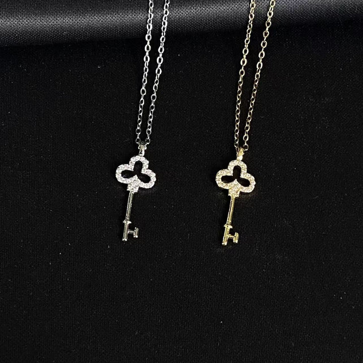 Clover Hollow Pave Diamond Key Collarbone Necklace, 2 Colors Gold & Silver Luxury Niche Guardian Jewelry