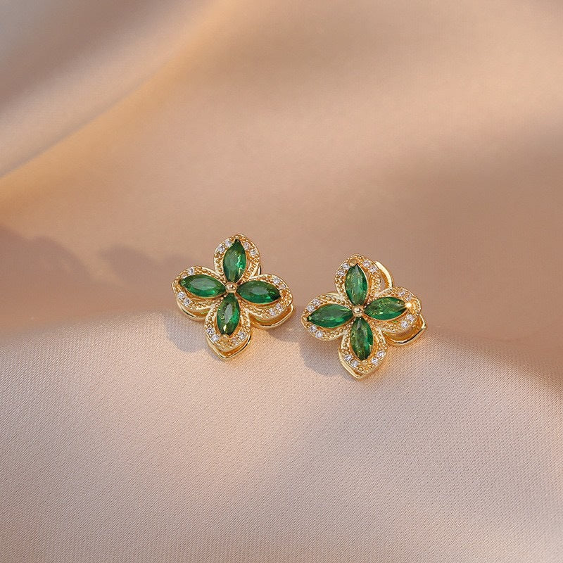 Four-Leaf Flower Diamond Stud Set (Light Luxury Niche Design Earrings)