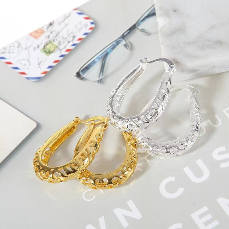 Vintage Hollow Heart Vine Oval Hoop Earrings, European Court Pattern Leverback Classic Earrings for Women