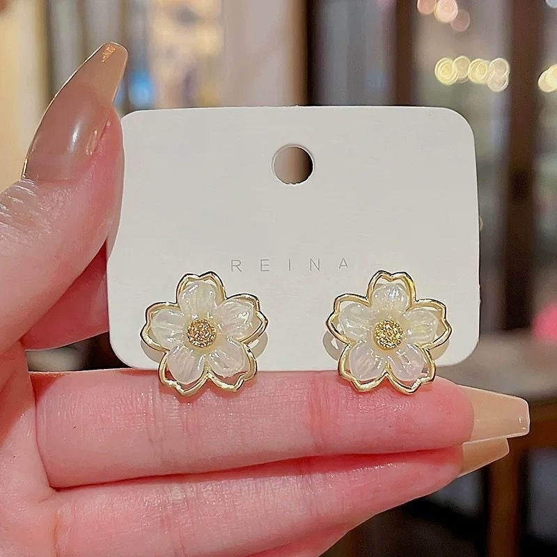 French White Flower Earring Set (Luxury Gentle Elegant Earrings)