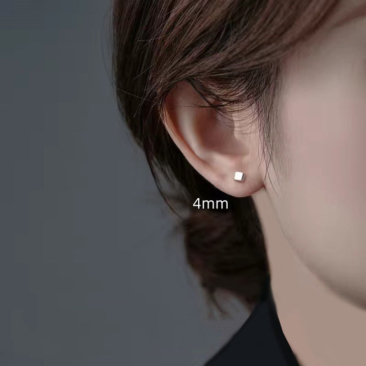 One S925 silver square earring for ear piercing