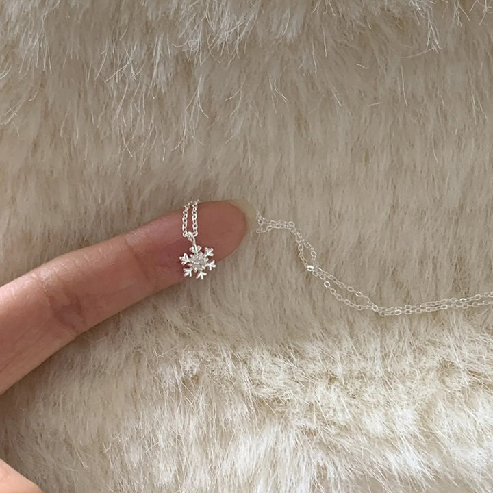 Snowflake Pendant Necklace (Silver-Tone Delicate Choker)