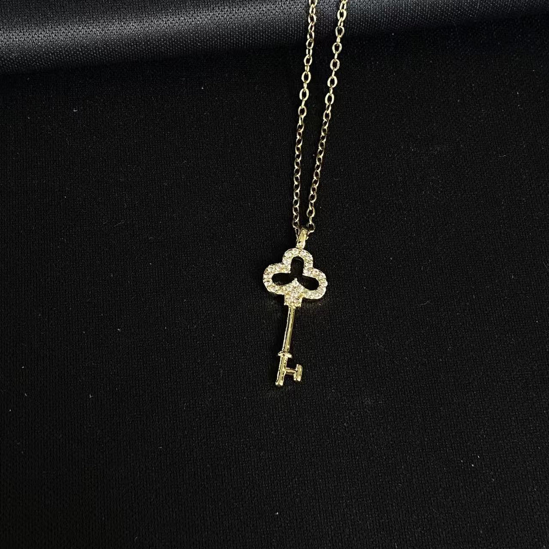 Clover Hollow Pave Diamond Key Collarbone Necklace, 2 Colors Gold & Silver Luxury Niche Guardian Jewelry