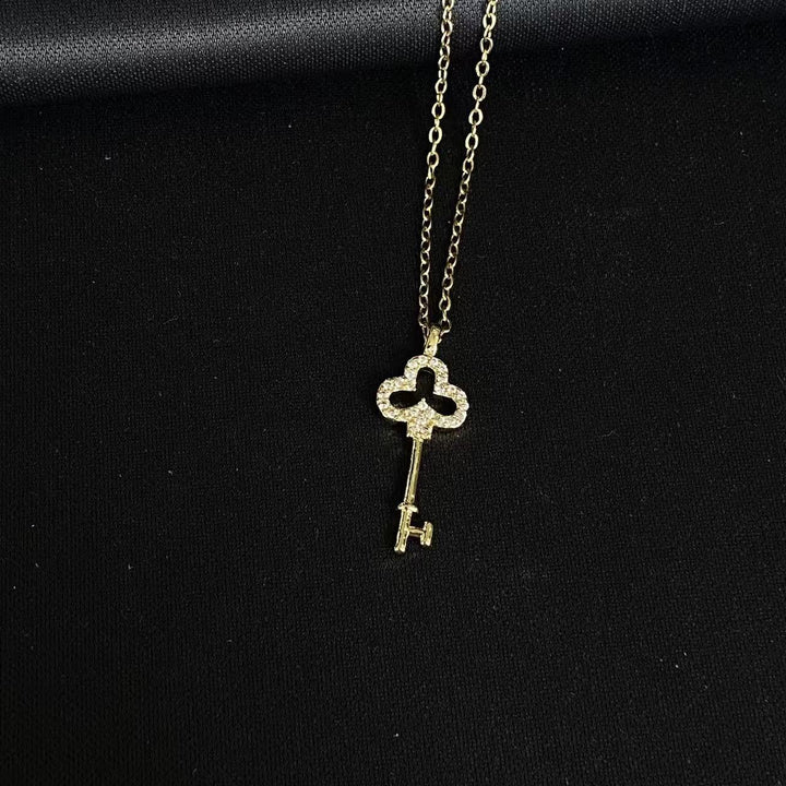 Clover Hollow Pave Diamond Key Collarbone Necklace, 2 Colors Gold & Silver Luxury Niche Guardian Jewelry