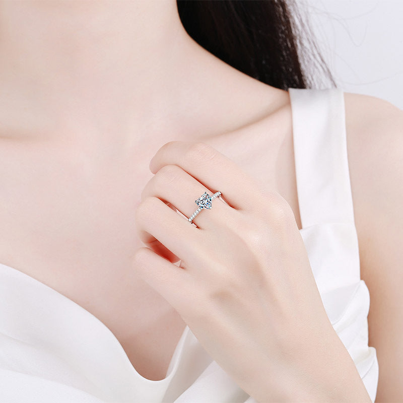 Heart-Shaped Center Diamond Micro-Diamond Ring (Romantic Luxury Ritual Style)