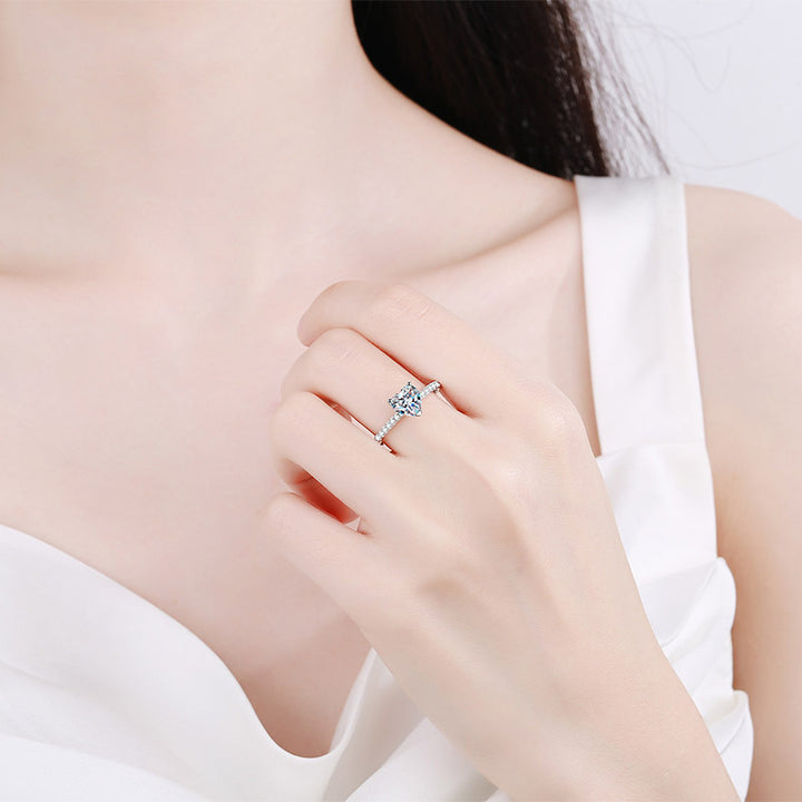 Heart-Shaped Center Diamond Micro-Diamond Ring (Romantic Luxury Ritual Style)