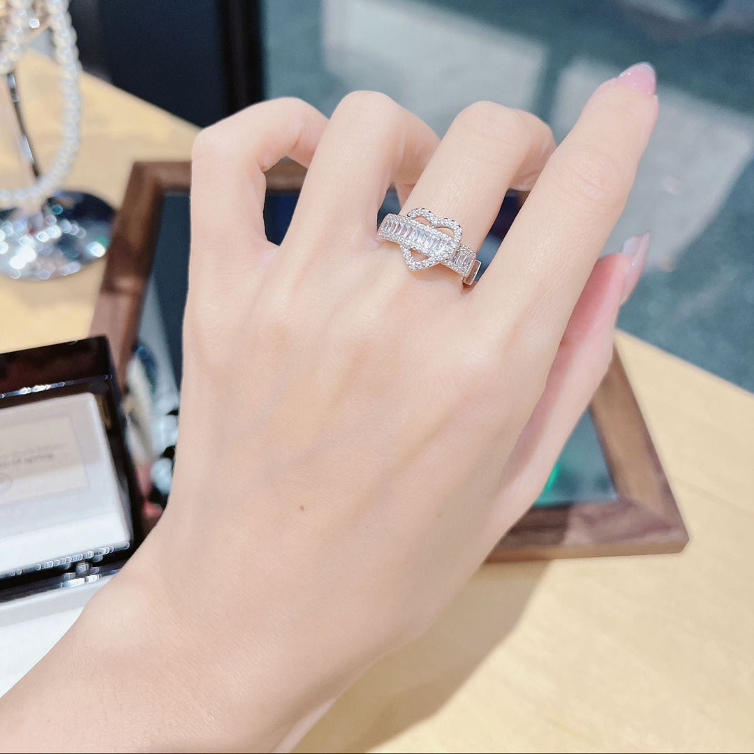 Heart Shaped Baguette Diamond Intertwined Ring (Light Luxury Personalized Romantic Style)