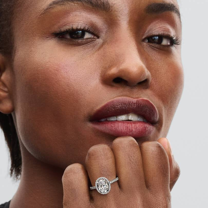 Oval Diamond Halo Ring (Light Luxury, Dynamic & Elegant Style)