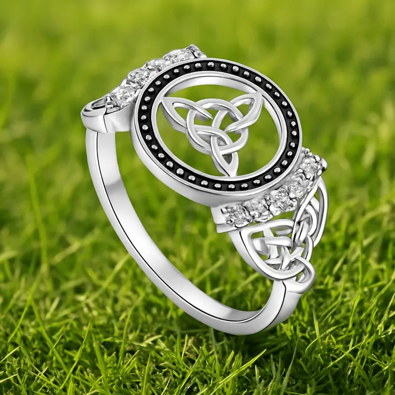 Witch's Knot Cubic Zirconia Ring – Hecate Goddess Celtic Knot Design Vintage Witchy Jewelry for Women