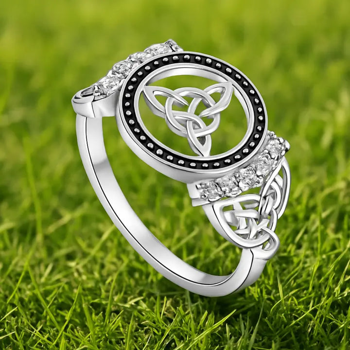 Witch's Knot Cubic Zirconia Ring – Hecate Goddess Celtic Knot Design Vintage Witchy Jewelry for Women