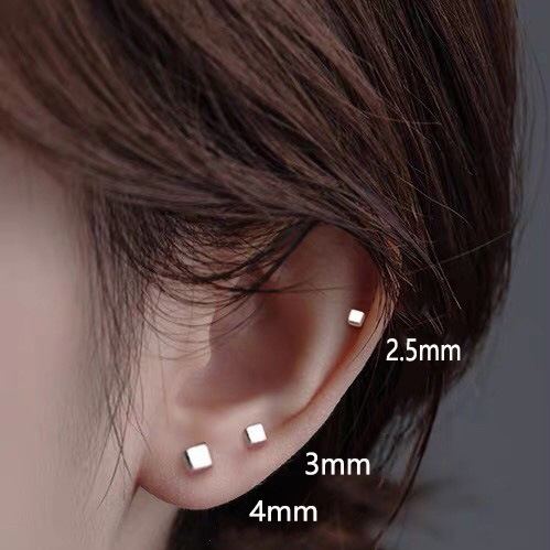 One S925 silver square earring for ear piercing