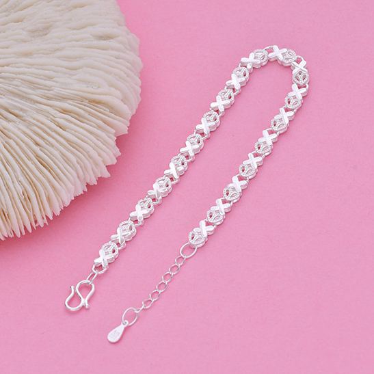 S999 Pure Silver Heart & Four-Leaf Clover Bracelet – Elegant Minimalist Style