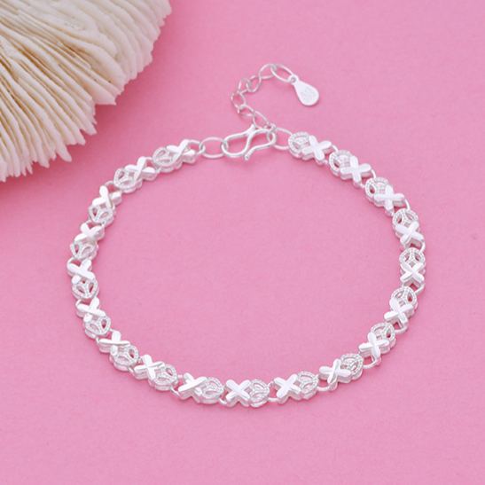 S999 Pure Silver Heart & Four-Leaf Clover Bracelet – Elegant Minimalist Style