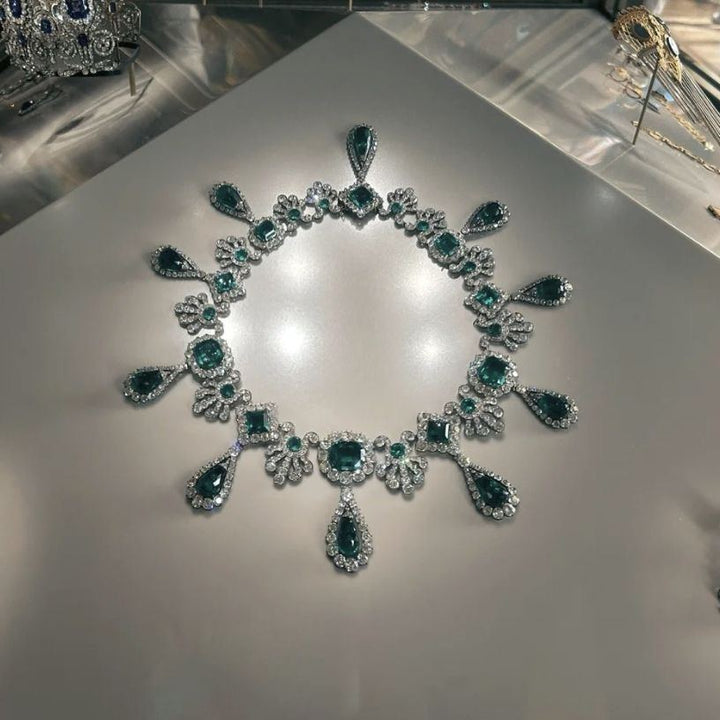 Louvre Emerald Green Necklace & Earrings Set