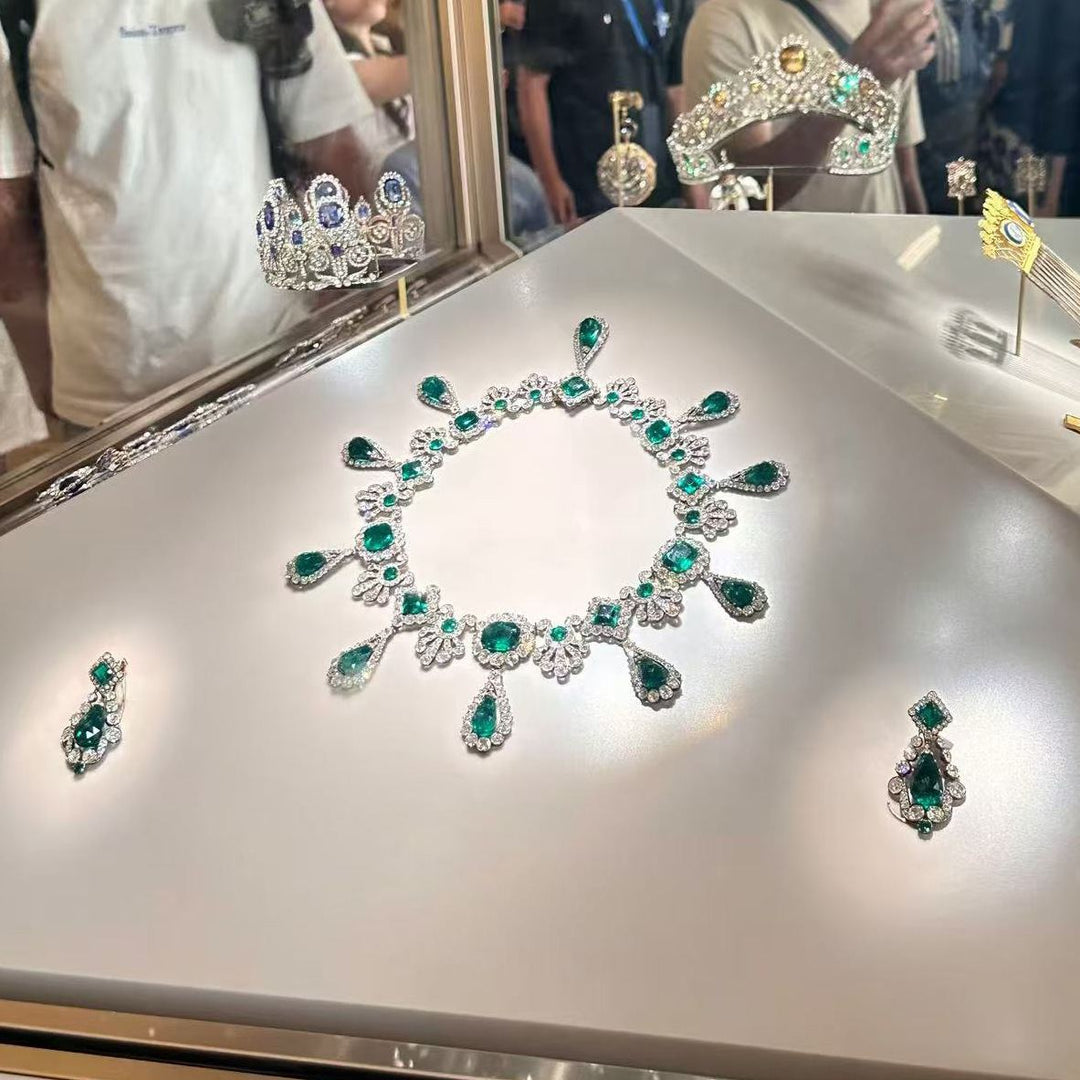 Louvre Emerald Green Necklace & Earrings Set