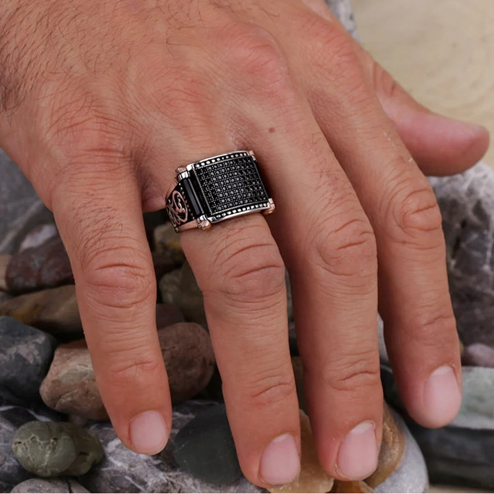 Full-Diamond Gear Men's Bold Retro Ring (Dark Light Luxury Style)