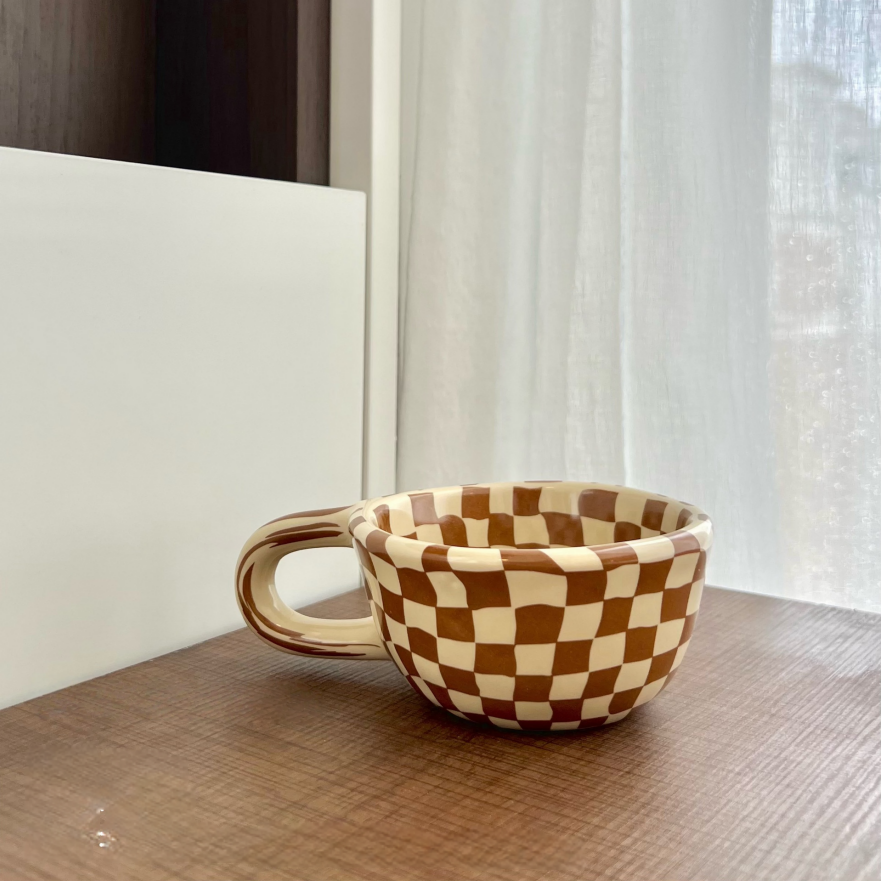 Checkerboard Pattern Retro Ceramic Mug (Niche Art Style Series)