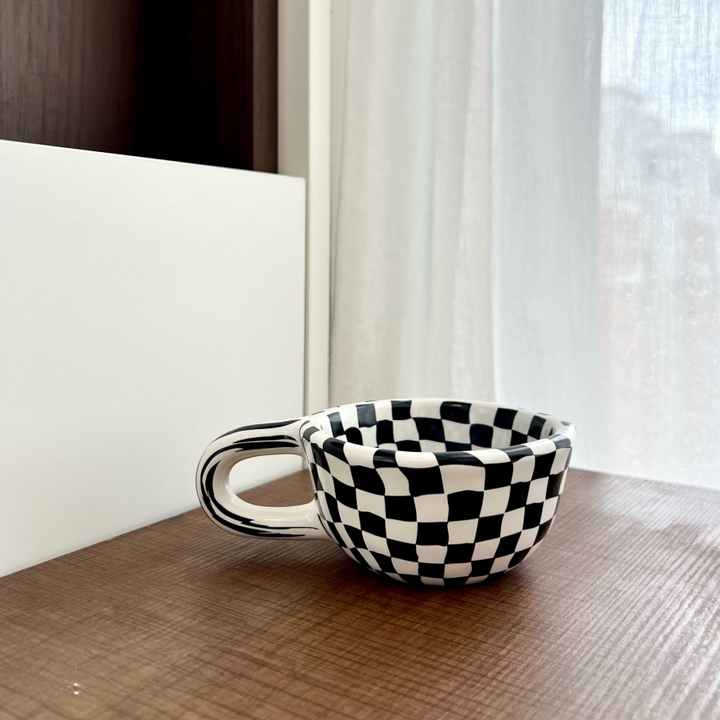 Checkerboard Pattern Retro Ceramic Mug (Niche Art Style Series)