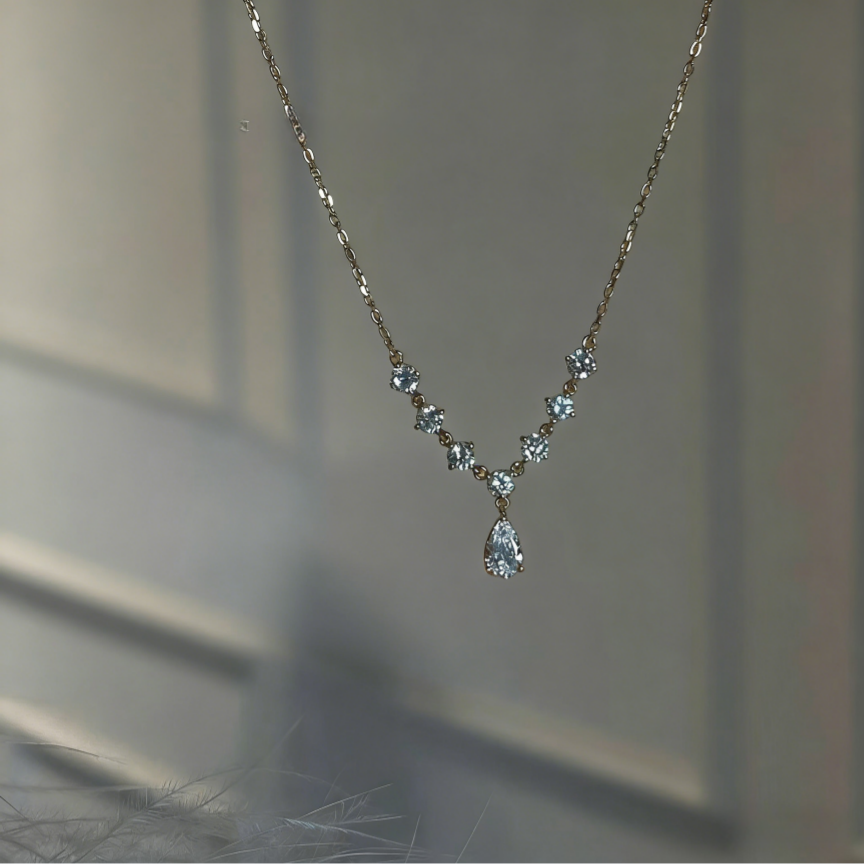 Seven-Star Teardrop Center Diamond Clavicle Chain (Light Luxury Niche Fresh Necklace)