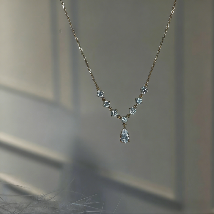Seven-Star Teardrop Center Diamond Clavicle Chain (Light Luxury Niche Fresh Necklace)