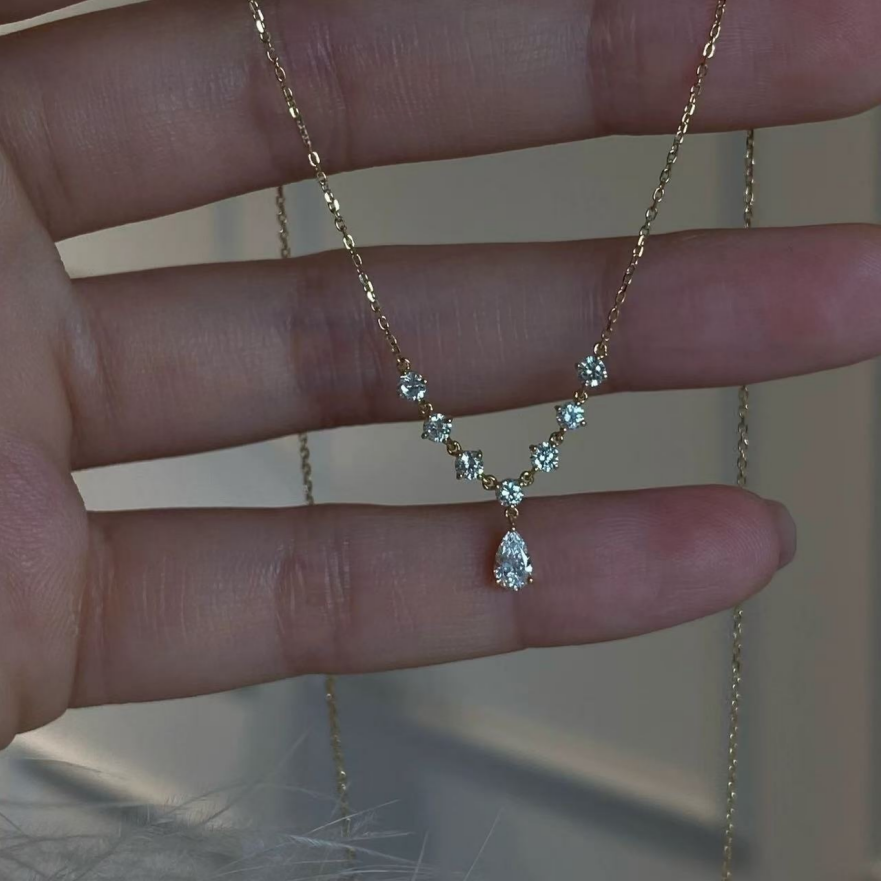 Seven-Star Teardrop Center Diamond Clavicle Chain (Light Luxury Niche Fresh Necklace)