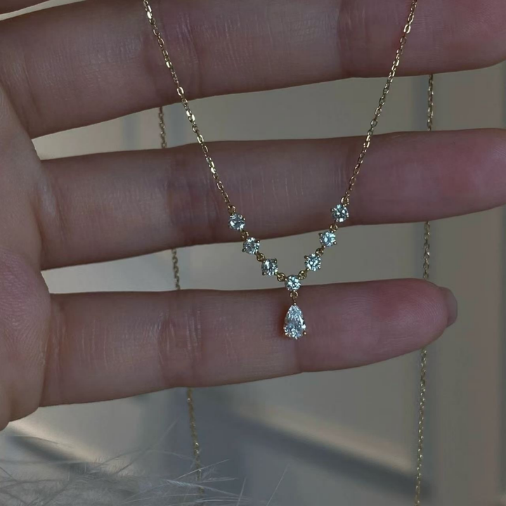 Seven-Star Teardrop Center Diamond Clavicle Chain (Light Luxury Niche Fresh Necklace)