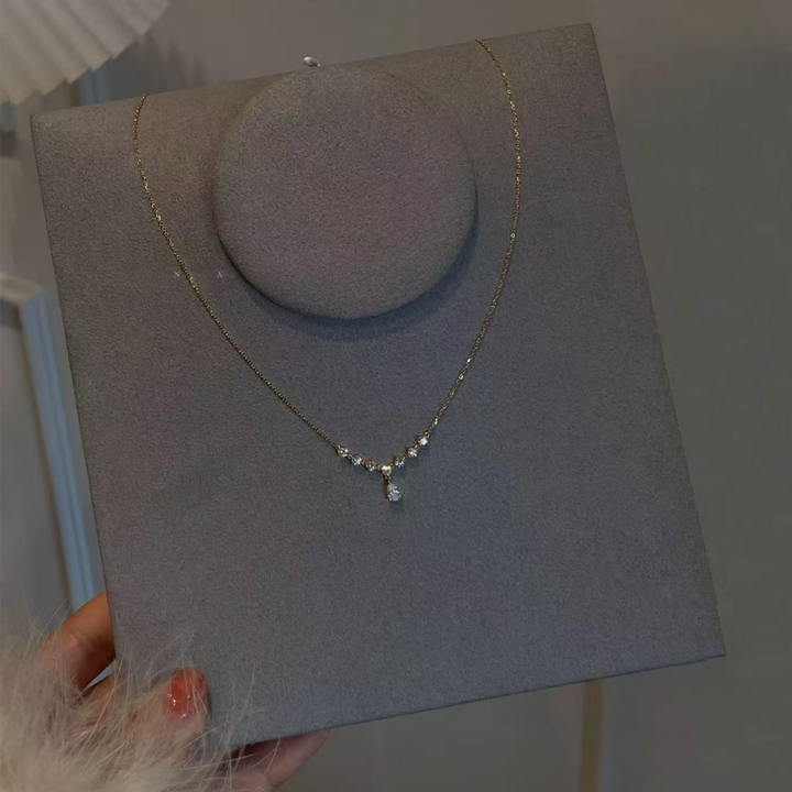 Seven-Star Teardrop Center Diamond Clavicle Chain (Light Luxury Niche Fresh Necklace)
